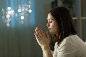 praying woman joyce meyer the key to being truly content