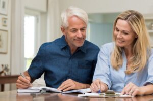 couple making new year retirement planning