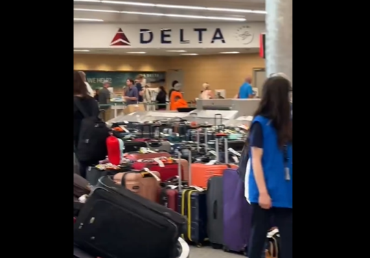 Delta IT Outage Strands Thousands of Passengers for Four Days